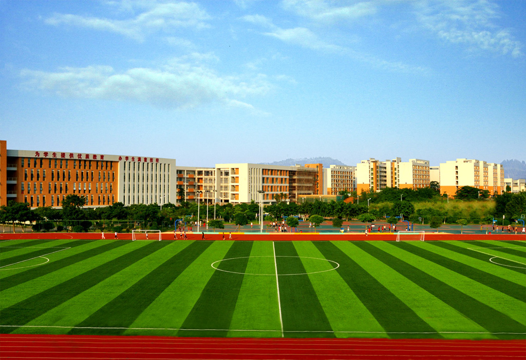 足球场;;; 河源名校 河源市高级技工学校; 足球场-brooke前-百度微拍