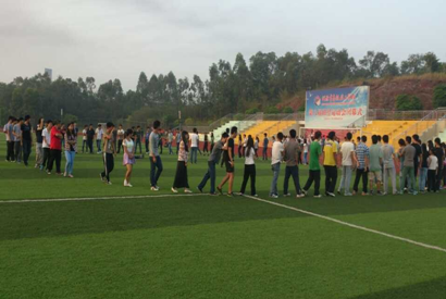 （图一）中心学生会、团总支全体成员在破冰运动
