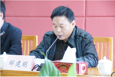 （图四）龙川县人社局副局长、龙川县技工学校校长邹建明同志讲话