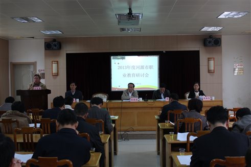 梁秋生副校长在作经验介绍