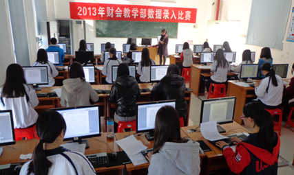 （图二）数据录入比赛现场