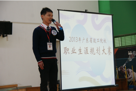 （图二）选手正在阐述职业发展方向
