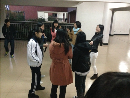 （图七）选手为“脱身” 各出奇招