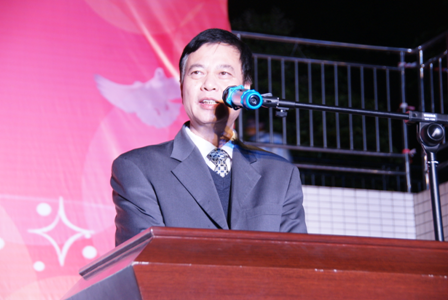 （图一）学校校长黎海波同志发表新年致辞