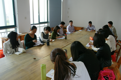（图二）计算机应用教学部党小组在学习讲话精神