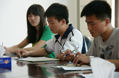 （图三）学生在提意见
