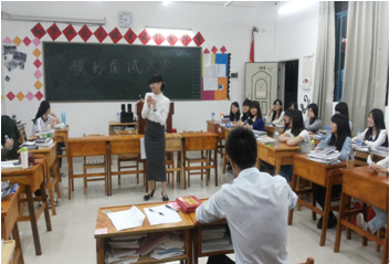 (图一)12会计1班在举行模拟面试 (图一)12会计1班在举行模拟面试