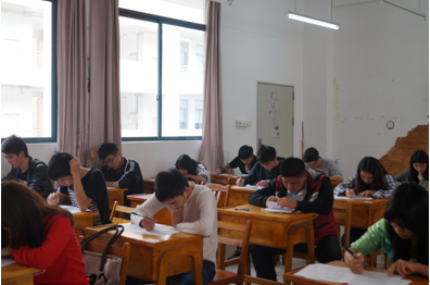 （图四）给即将实习的学生发放面试的问卷