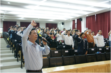 （图三）重温入党誓词