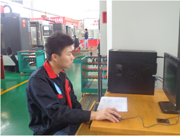 （图二）谢冠锋同学正在进行比赛