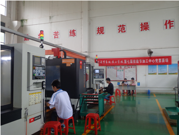 （图一）加工中心编程与操作决赛现场