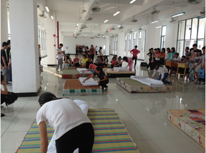 （图一）比赛在紧张有序的气氛中进行着