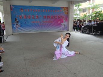 (图一)参赛选手倾情演绎