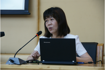 （图二）谢副院长在作讲座