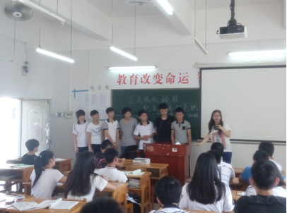 （图一）13级烹饪2班梁自敏老师组织学生开展“团队合作”