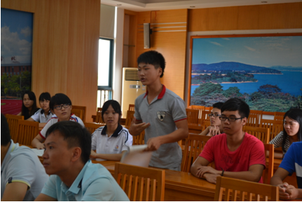 （图三）学生对教材内容发表自己的看法