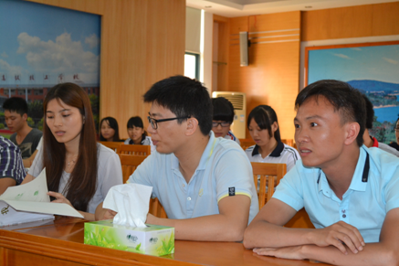 （图二）班主任们对教材内容提出意见