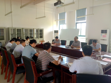 （图二） 副校长兼教务科长刘俊侃同志作重要讲话