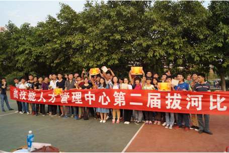 （图六）获奖班级与老师合影留念