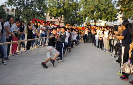 （图一）14级物流3班比赛进行中