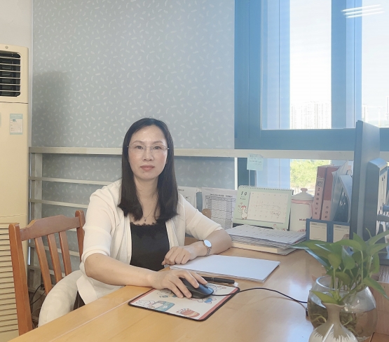 邓贵霞，本科学历，中共党员，会计正高级讲师，国际财务管理师.jpg