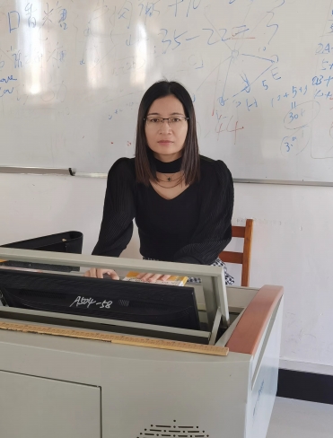 冯素玲，本科学历，会计讲师，会计师.jpg