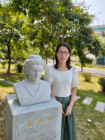 何金娥，本科学历，物流管理中级讲师，物流师.jpg
