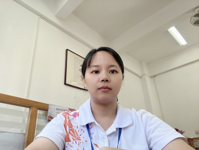 黄敏敏，本科学历，会计讲师，会计师.jpg