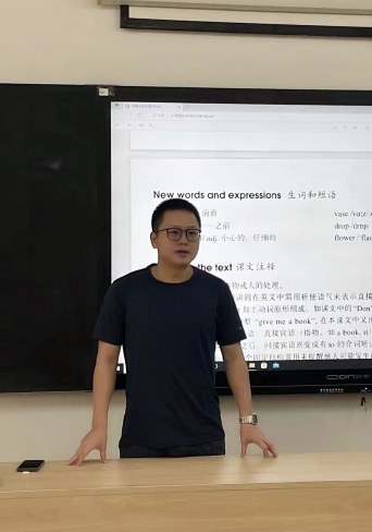 李稷，硕士研究生，中共党员，物流管理讲师，物流师.JPG.jpg
