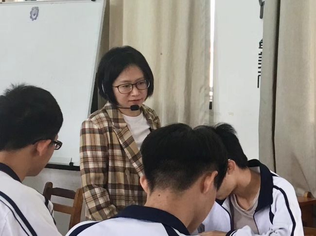 罗凤，本科学历，物流管理高级讲师，物流师.jpg