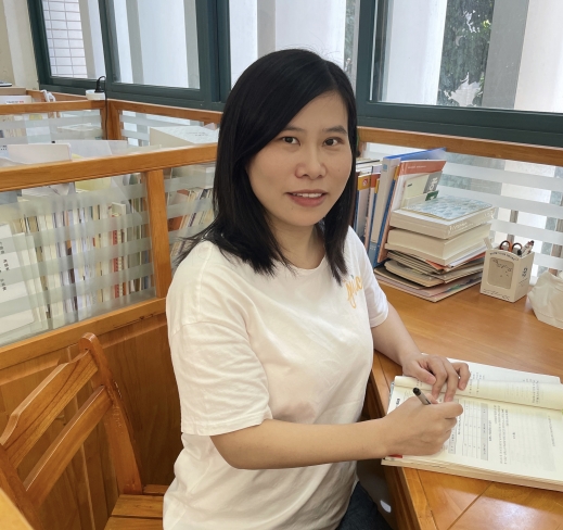 颜雪艳，本科学历，会计助理讲师，会计师.jpg