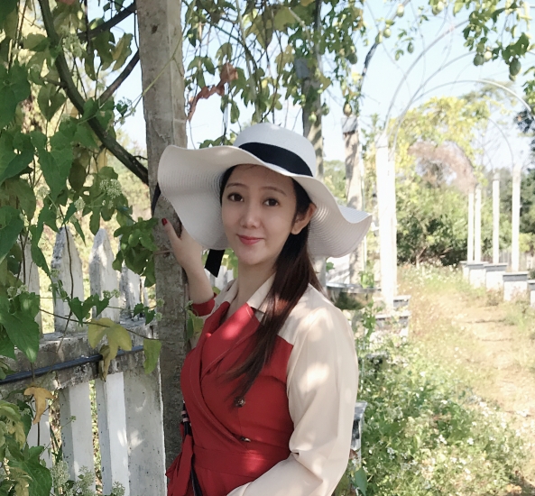 黄婷婷.jpg